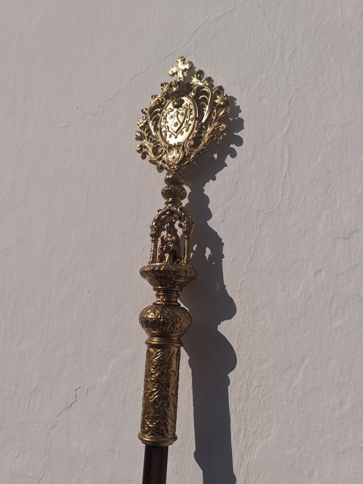 Báculo dorado de la Virgen del Carmen hecho en impresión 3D